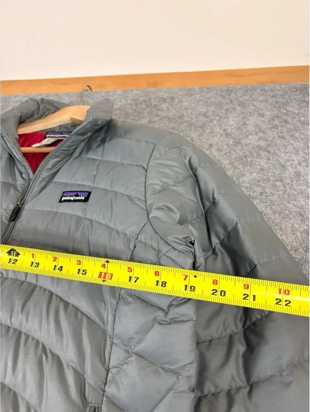 Patagonia Down Sweater Jacket Womens M Gray Quilted Down Fill Full Zip Hiking - Picture 6 of 7